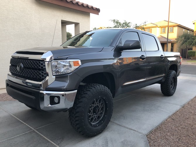 2017 Toyota Tundra 4wd CrewMax Toyo Open Country M/T 295/70R18 (3187)