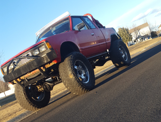 1985 Nissan  720 4x4 pickup Toyo Open Country M/T 38/15.50R20 (6591)