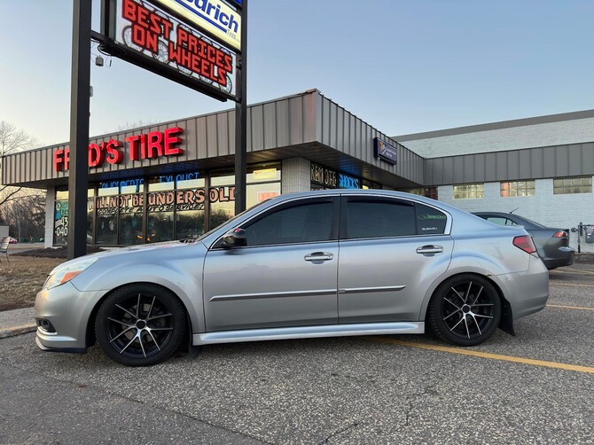 2011 Subaru Legacy 3.6R Limited Michelin CrossClimate 2 235/45R18 (8431)