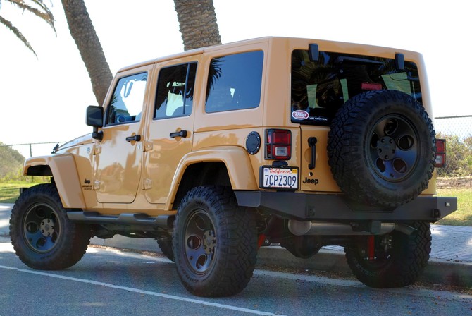 2014 Jeep Wrangler Unlimited Sahara Goodyear Wrangler DuraTrac 285/70R17 (1729)