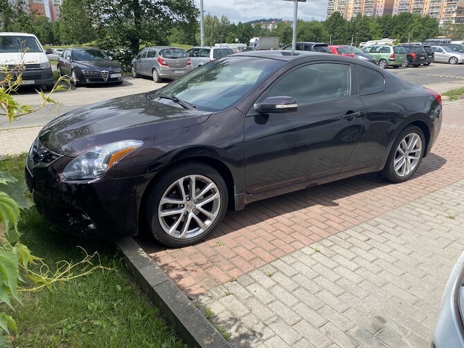 2010 Nissan Altima Coupe 3.5 SR Yokohama BluEarth Winter V905 235/45R18 (9072)
