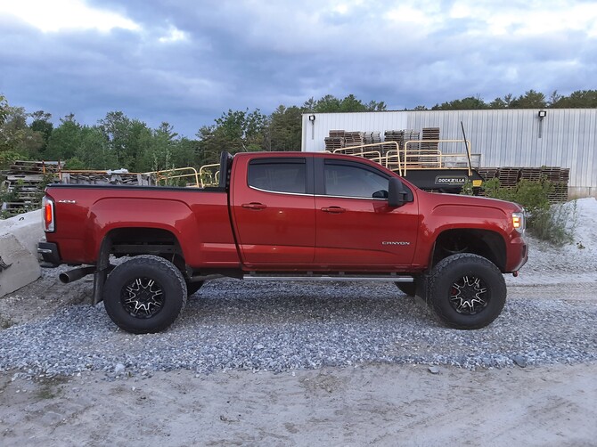 2016 GMC Canyon 4wd Crew Cab Venom Terra Hunter X/T 35/10.50R17 (8974)