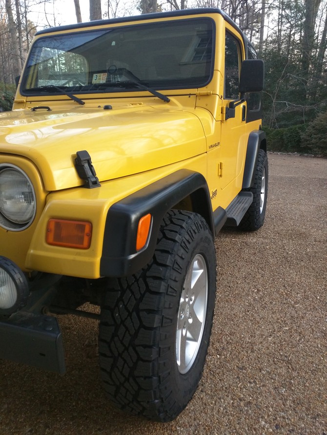 2001 Jeep Wrangler SE Goodyear Wrangler DuraTrac 255/75R17 (456)