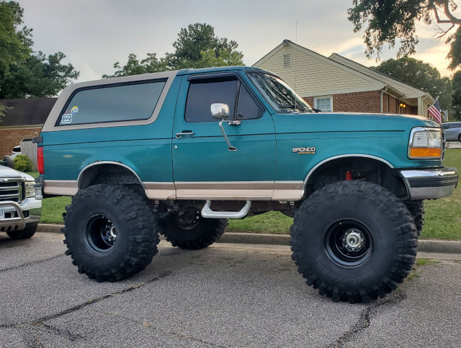 1996 Ford Bronco Eddie Bauer Interco Super Swamper TSL Bogger 44/19.50R16.5 (8436)