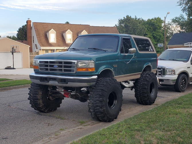 1996 Ford Bronco Eddie Bauer Interco Super Swamper TSL Bogger 44/19.50R16.5 (8437)