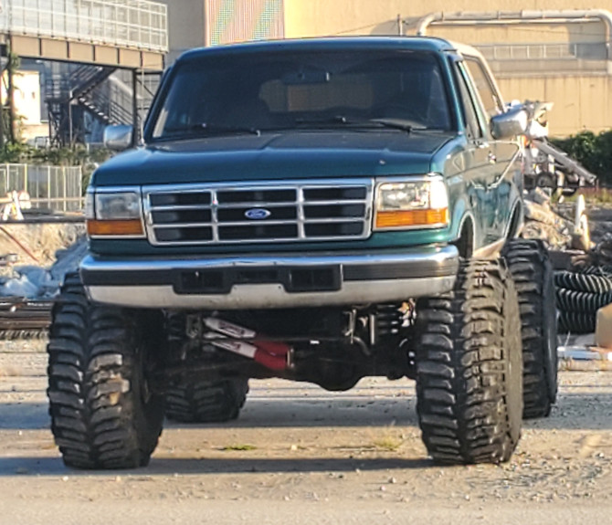 1996 Ford Bronco Eddie Bauer Interco Super Swamper TSL Bogger 44/19.50R16.5 (8439)