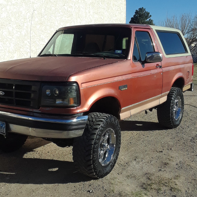 1994 Ford Bronco Base Model Atturo Trail Blade M/T 33/12.50R17 (3028)