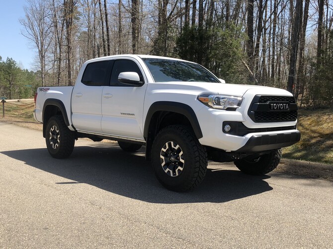 2017 Toyota Tacoma 4WD Double Cab Cooper Discoverer ST MAXX 255/80R16 (7200)