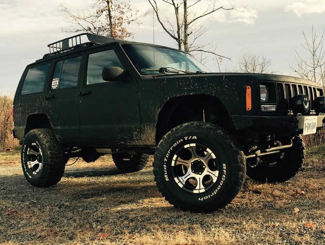 2000 Jeep Cherokee Sport BFGoodrich Mud-Terrain T/A KM2 32/11.50R15 (2145)