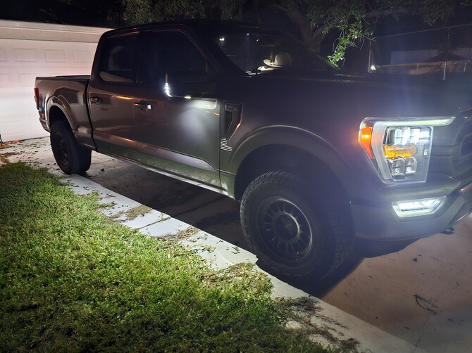 2021 Ford F150 XLT 4wd Yokohama Geolandar X-AT 33/12.50R18 (8978)