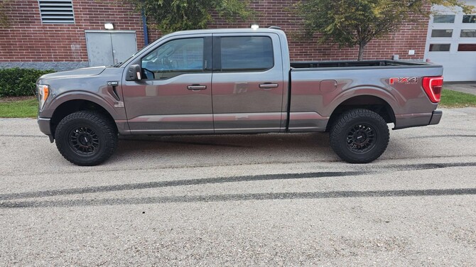 2021 Ford F150 XLT 4wd Yokohama Geolandar X-AT 33/12.50R18 (8979)