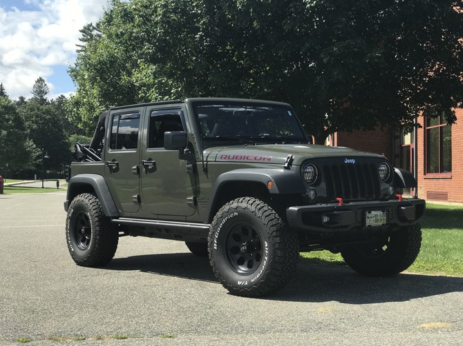 2015 Jeep Wrangler Unlimited Rubicon BFGoodrich All-Terrain T/A KO2 35/12.50R17 (2620)