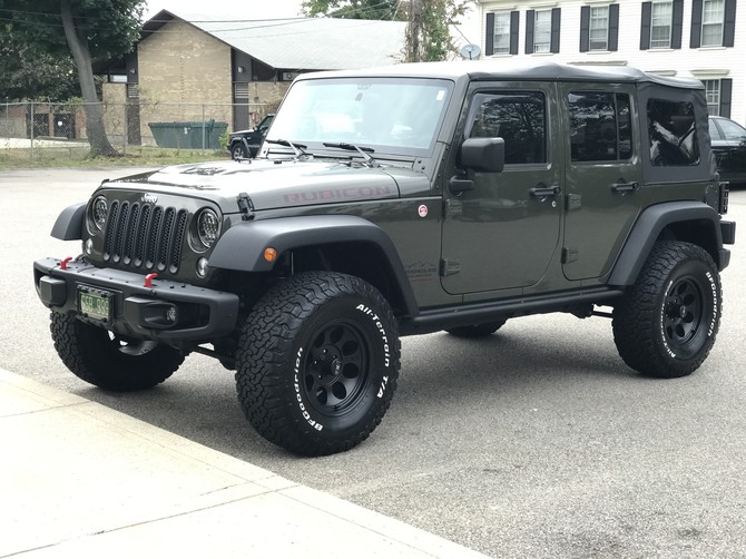 2015 Jeep Wrangler Unlimited Rubicon BFGoodrich All-Terrain T/A KO2 35/12.50R17 (2621)