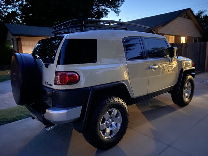 2008 Toyota FJ Cruiser Base Model BFGoodrich All-Terrain T/A KO2 285/75R17 (8847)