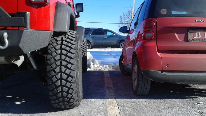 2016 Jeep Wrangler Unlimited Sport Yokohama Geolandar M/T Plus 38/13.50R17 (2058)