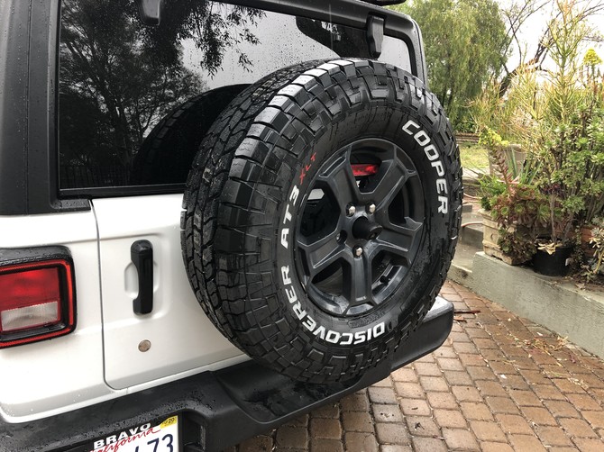 2018 Jeep Wrangler Unlimited Sport S Cooper Discoverer AT3 XLT 285/75R17 (5422)