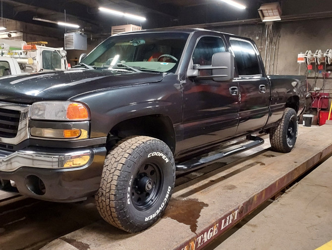 2005 GMC Sierra 2500 Heavy Duty 4wd Crew Cab Cooper Discoverer AT3 XLT 285/75R16 (8513)