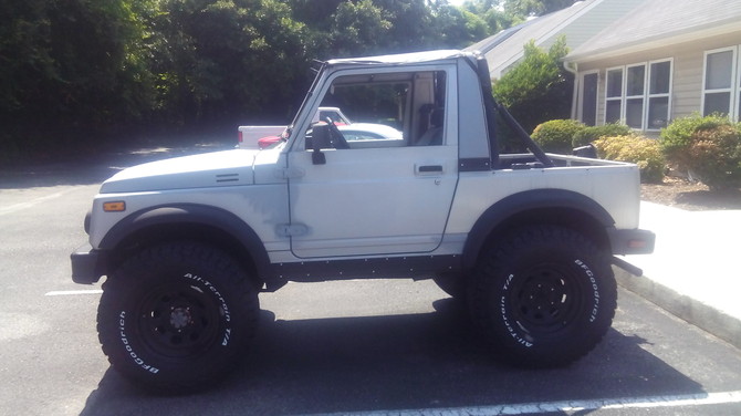 1987 Suzuki Samurai Base Model BFGoodrich All-Terrain T/A KO2 285/75R16 (869)