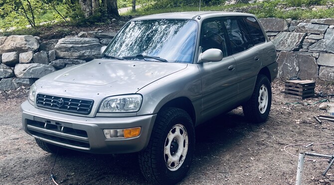2000 Toyota RAV4 4-door 4wd Pirelli Scorpion All Terrain Plus 235/70R16 (8762)