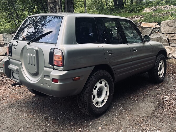 2000 Toyota RAV4 4-door 4wd Pirelli Scorpion All Terrain Plus 235/70R16 (8763)