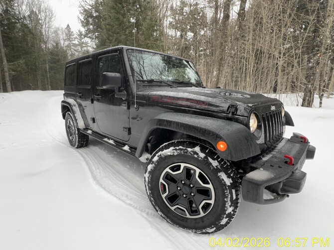 2016 Jeep Wrangler Unlimited Rubicon Bridgestone Blizzak LT 255/75R17 (9008)