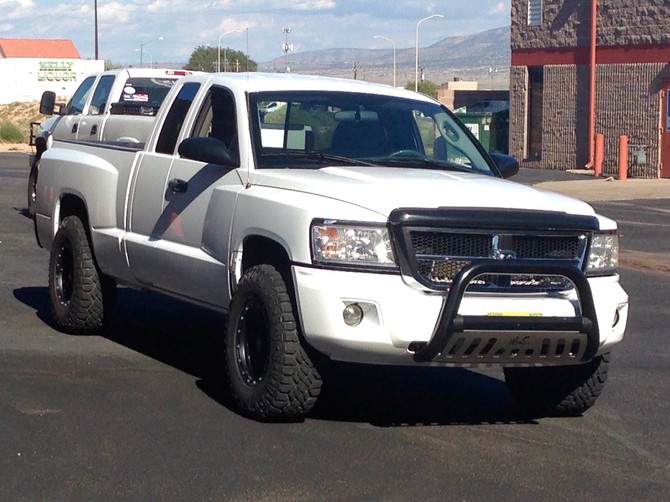 2008 Dodge Dakota Club Cab 4wd SLT Goodyear Wrangler DuraTrac 265/75R16 (450)