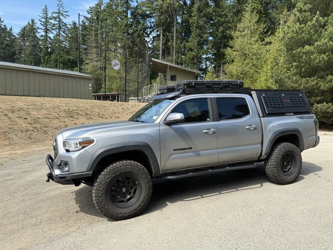2018 Toyota Tacoma TRD Off-Road Falken Wildpeak R/T 285/70R17 (8988)