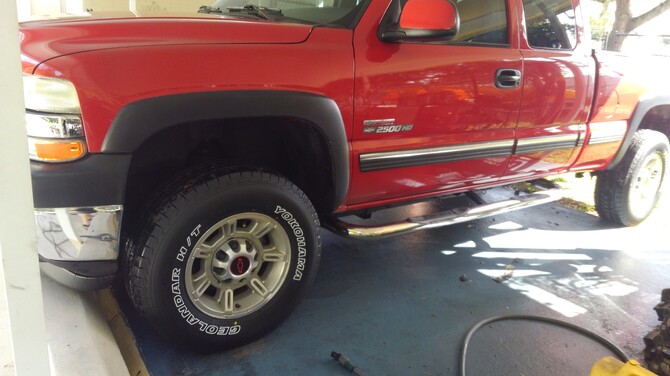 2002 Chevrolet Silverado 2500HD 4wd Yokohama Geolandar H/T G056 285/70R17 (8863)