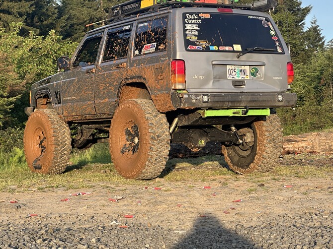 2000 Jeep Cherokee Sport Mickey Thompson Baja Legend MTZ 37/12.50R17 (8680)