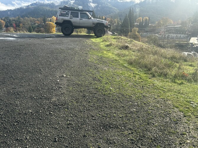 2000 Jeep Cherokee Sport Mickey Thompson Baja Legend MTZ 37/12.50R17 (8693)