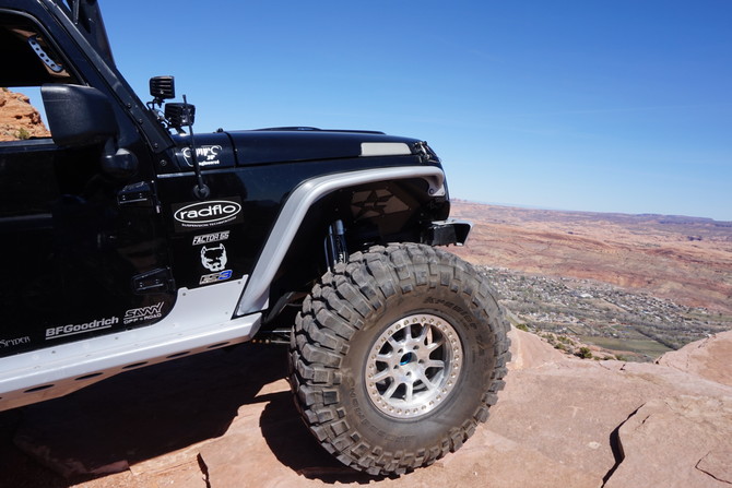 2007 Jeep Wrangler Unlimited Sahara BFGoodrich Krawler T/A KX 37/12.50R17 (6294)