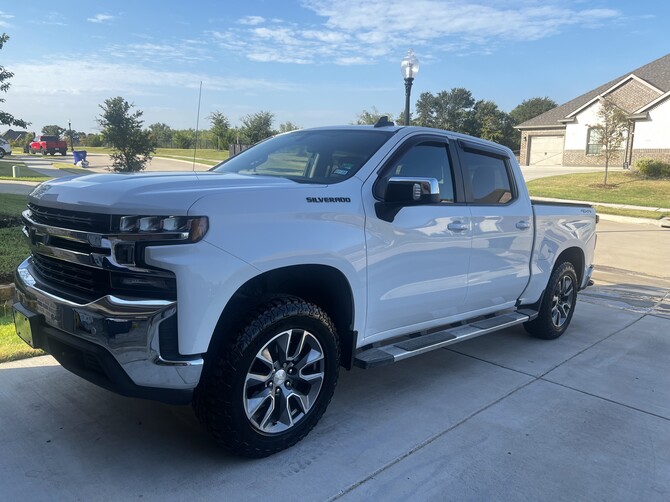 2019 Chevrolet Silverado 1500 4wd Crew Cab Goodyear Wrangler UltraTerrain AT 275/65R20 (8492)