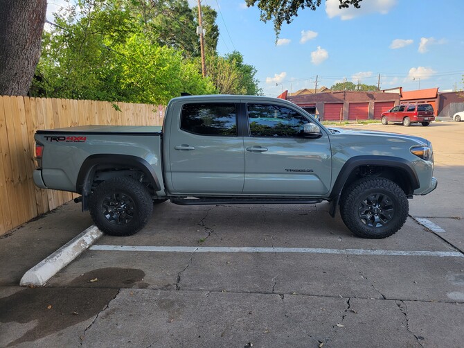 2023 Toyota Tacoma TRD Off-Road Falken Wildpeak R/T 265/75R16 (8561)