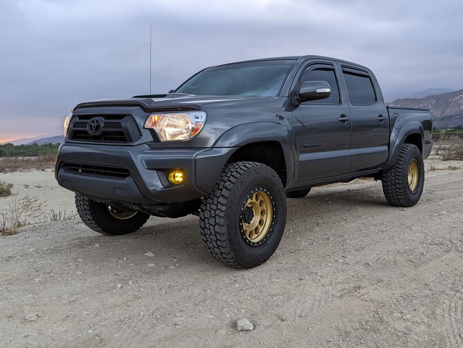 2015 Toyota Tacoma 2wd Prerunner Double Cab Mickey Thompson Baja Boss A/T 285/70R17 (8014)