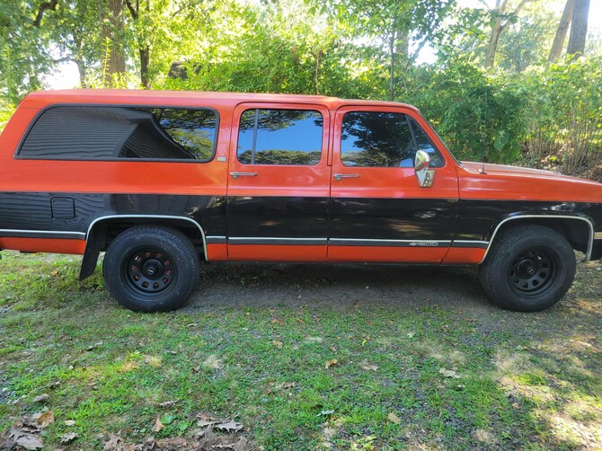 1990 Chevrolet Suburban 1500 2wd Pirelli Scorpion All Terrain Plus 265/70R17 (8849)