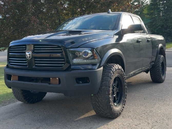 2013 Ram 1500 Sport Toyo Open Country M/T 305/35R18 (8780)