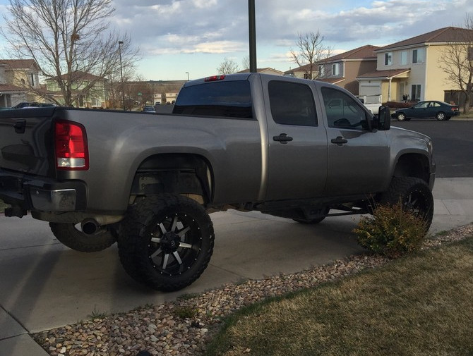 2009 GMC Sierra 2500 HD 4wd Crew Cab Toyo Open Country M/T 37/13.50R22 (1726)