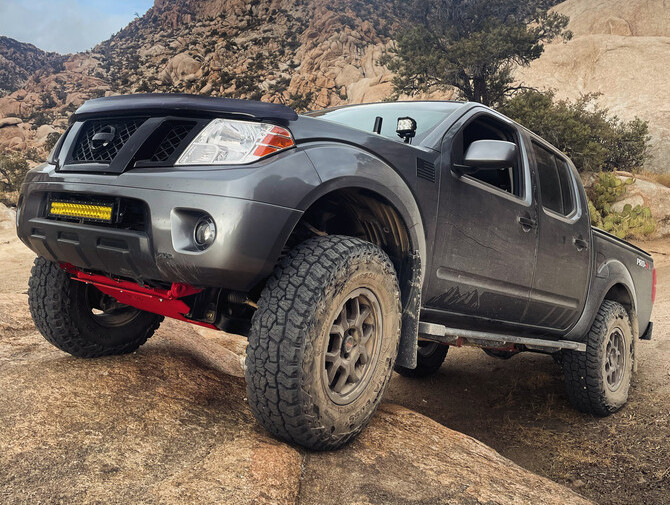 2018 Nissan Frontier Crew Cab PRO-4X Mickey Thompson Baja Boss A/T 255/85R17 (8615)