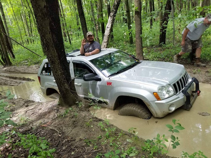 2006 Jeep Grand Cherokee Laredo BFGoodrich Mud-Terrain T/A KM2 265/70R17 (2958)