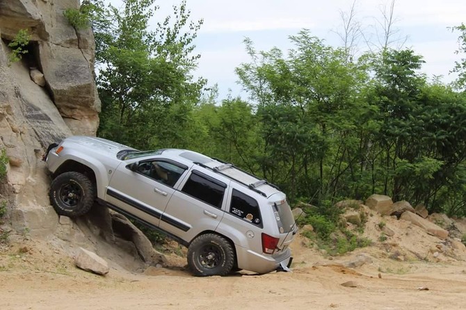 2006 Jeep Grand Cherokee Laredo BFGoodrich Mud-Terrain T/A KM2 265/70R17 (2963)