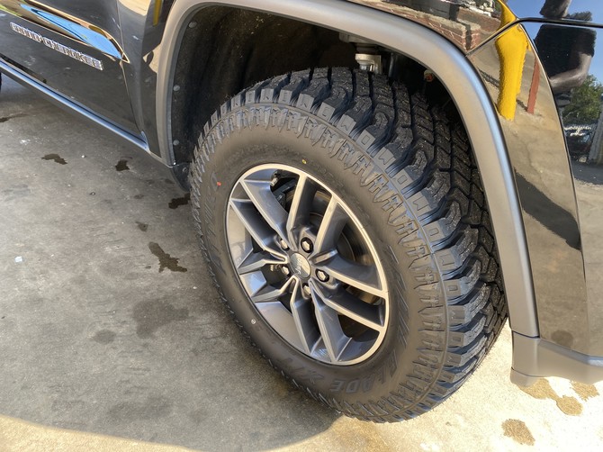 2017 Jeep Grand Cherokee Limited Atturo Trail Blade X/T 285/65R18 (6109)