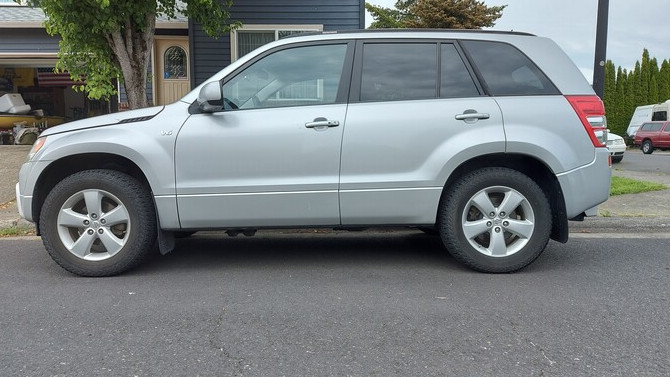 2010 Suzuki Grand Vitara V6 XSport Kumho Road Venture AT51 235/65R17 (8430)