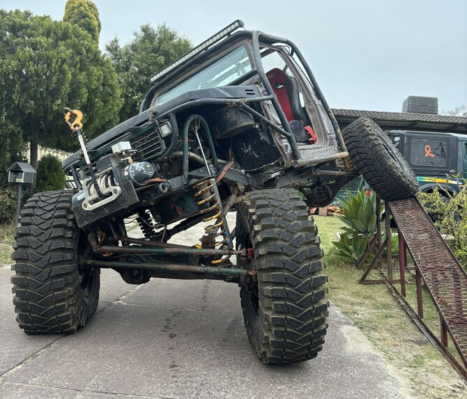1991 Suzuki Samurai JS Maxxis Trepador 40/13.50R17 (8739)