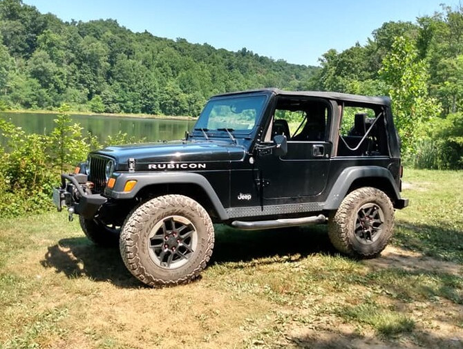 2004 Jeep Wrangler Rubicon BFGoodrich All-Terrain T/A KO2 285/70R17 (6947)