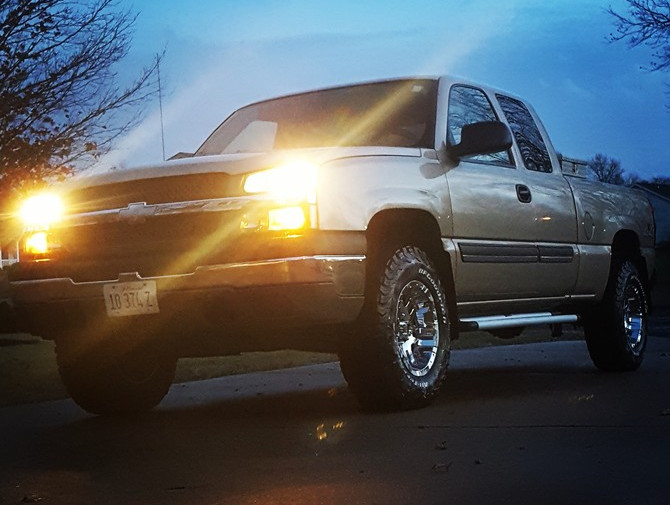 2005 Chevrolet Silverado K1500 Extended Cab BFGoodrich All-Terrain T/A KO2 285/70R17 (2214)