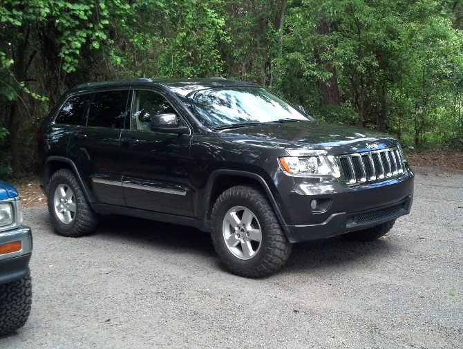 2011 Jeep Grand Cherokee Laredo BFGoodrich Mud-Terrain T/A KM2 285/70R17 (1044)