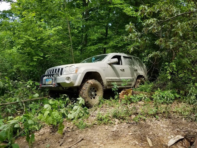 2006 Jeep Grand Cherokee Laredo BFGoodrich Mud-Terrain T/A KM2 265/70R17 (1669)